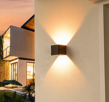 OUTDOOR WATERPROOF WALL LIGHT